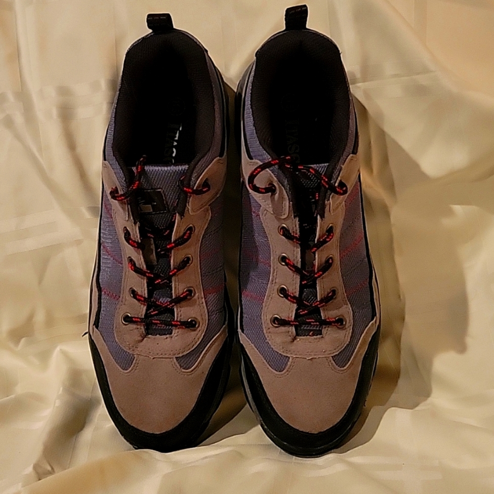 ITASCA hiking shoes. Grey and brown in color.